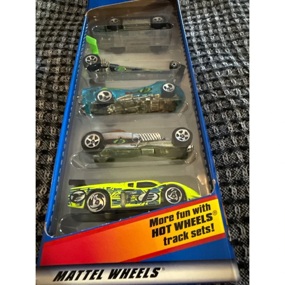 Hot Wheels MAX STEEL TURBO RACER Diecast Car